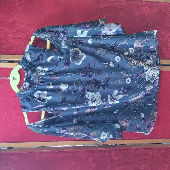 Design Lab Navy blue cold shoulder flutter sleeve blouse size small - Picture 1 of 10